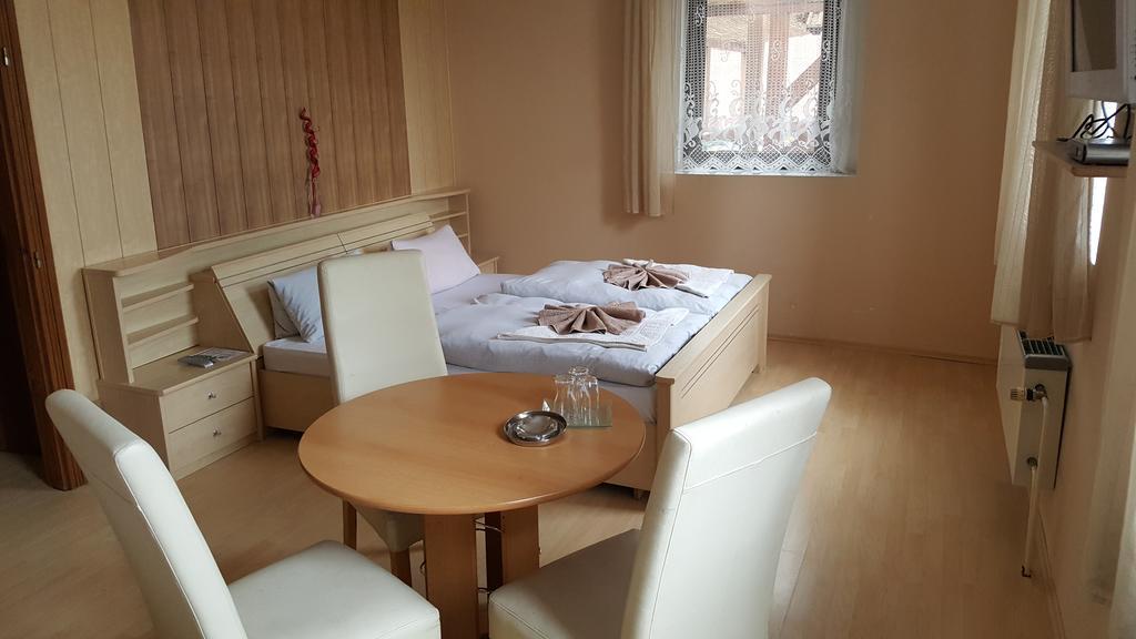 Pension U Dubu Františkovy Lázně エクステリア 写真