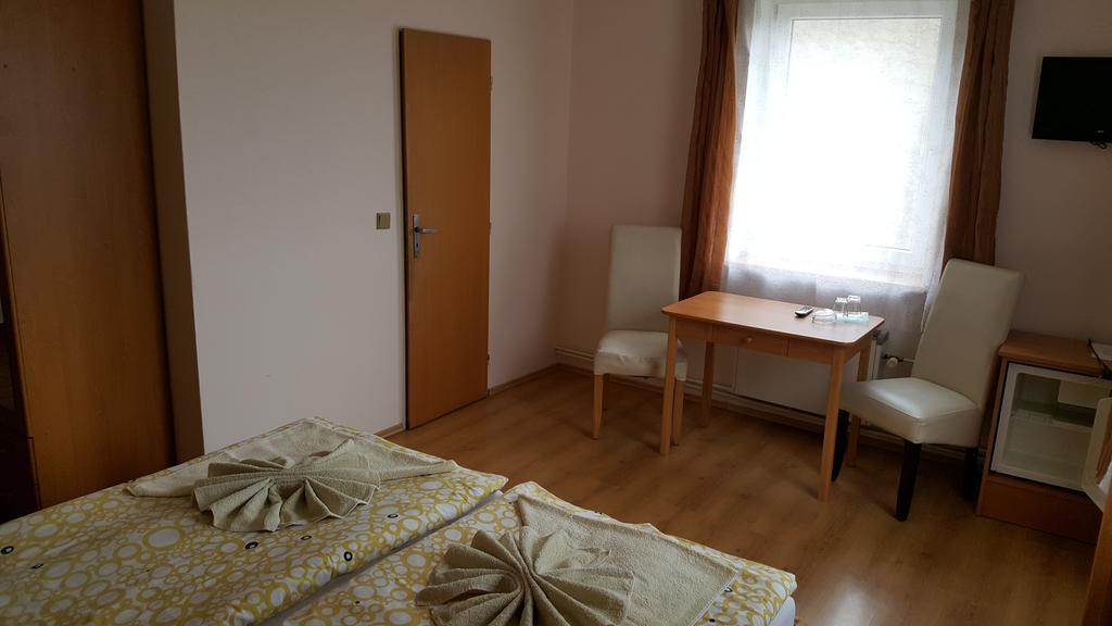 Pension U Dubu Františkovy Lázně エクステリア 写真